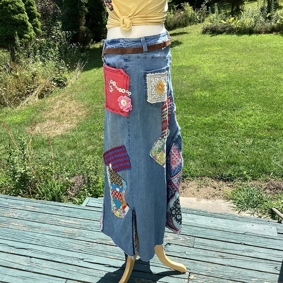 Upcycled denim jean patchwork / button embellished boho cottagecore maxiskirt 29 - Picture 7 of 15